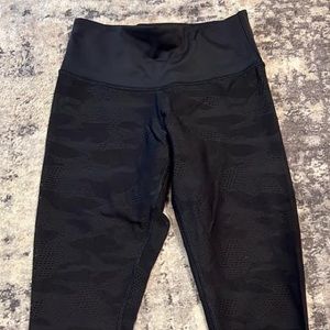 Athleta Phenom Camo-7/8 crop leggings-XS- NWOT